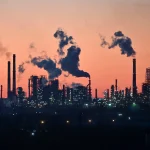 Dollar Index Holds Steady at 107 Amid Mixed Economic Signals