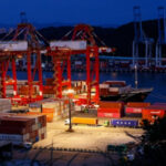 Dow Falls 400 Points as Weak Consumer Sentiment and Tech Sell-Off Weigh on Markets