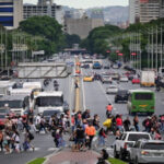 Dollar Firms as Central Bank Week Scrambles FX Signals