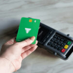 Dollar Strengthens After Drop in US Jobless Claims Delays Rate Cut Bets