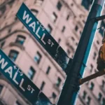 Euro and Yen Strengthen as Central Banks Hold Rates Amid Middle East Tensions