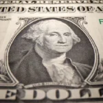 Dollar Weakens as Markets Await Updates on Middle East Peace Talks